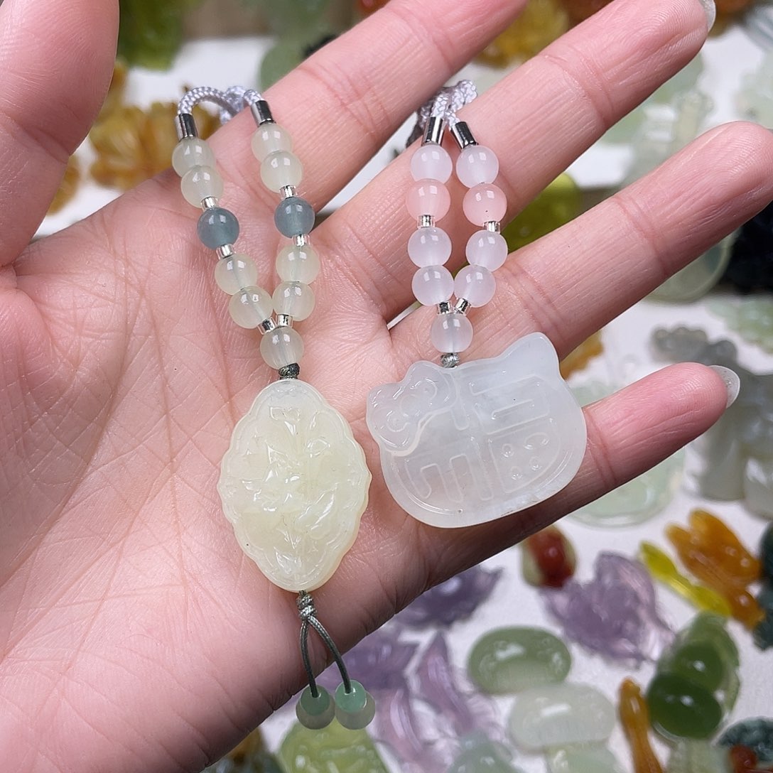 蛇纹石玉未镶嵌颈饰