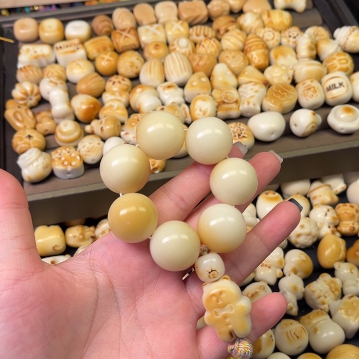 秒菩提手捻牙果配饰