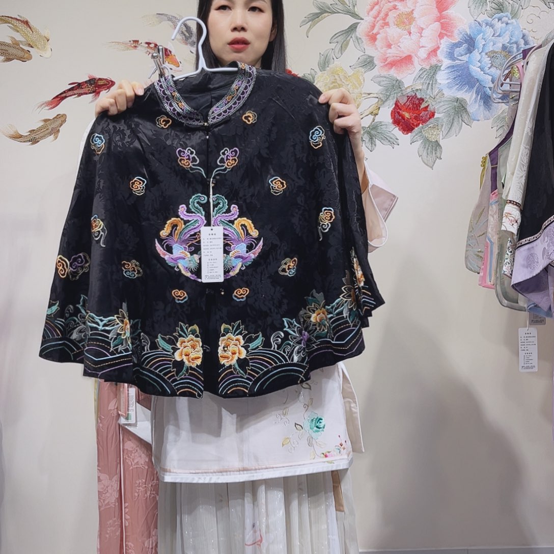 立领黑色精工刺绣短款外套