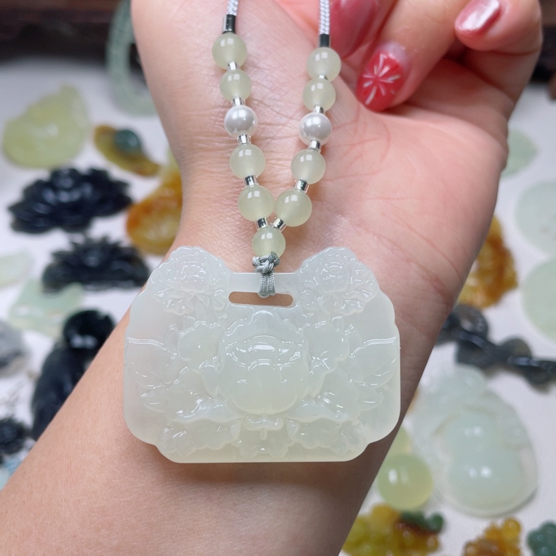 蛇纹石玉颈饰未镶嵌