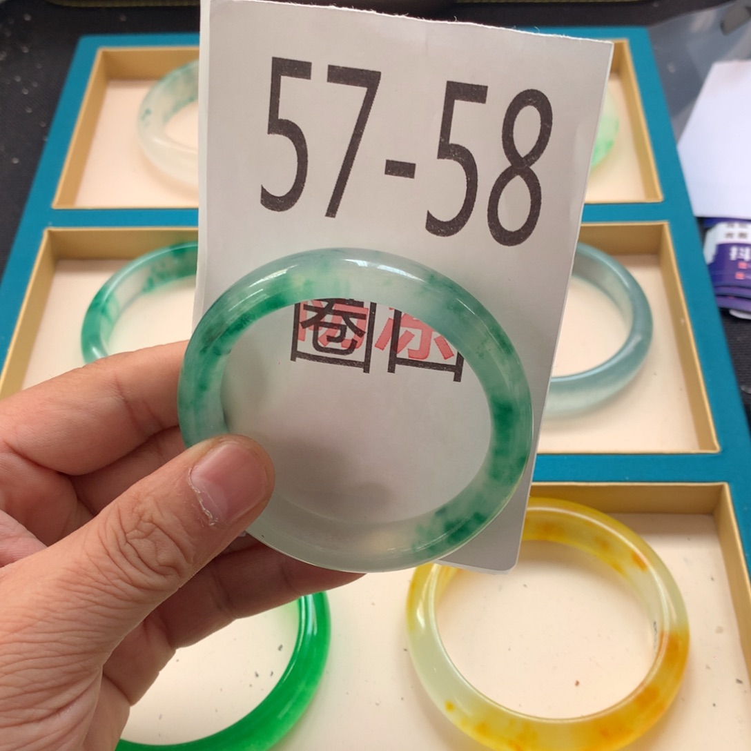 1石英岩玉手镯手镯