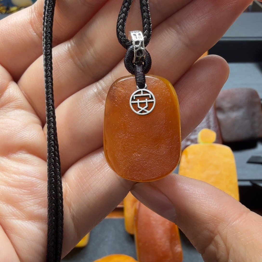 琥珀吊坠(赠链)未镶嵌