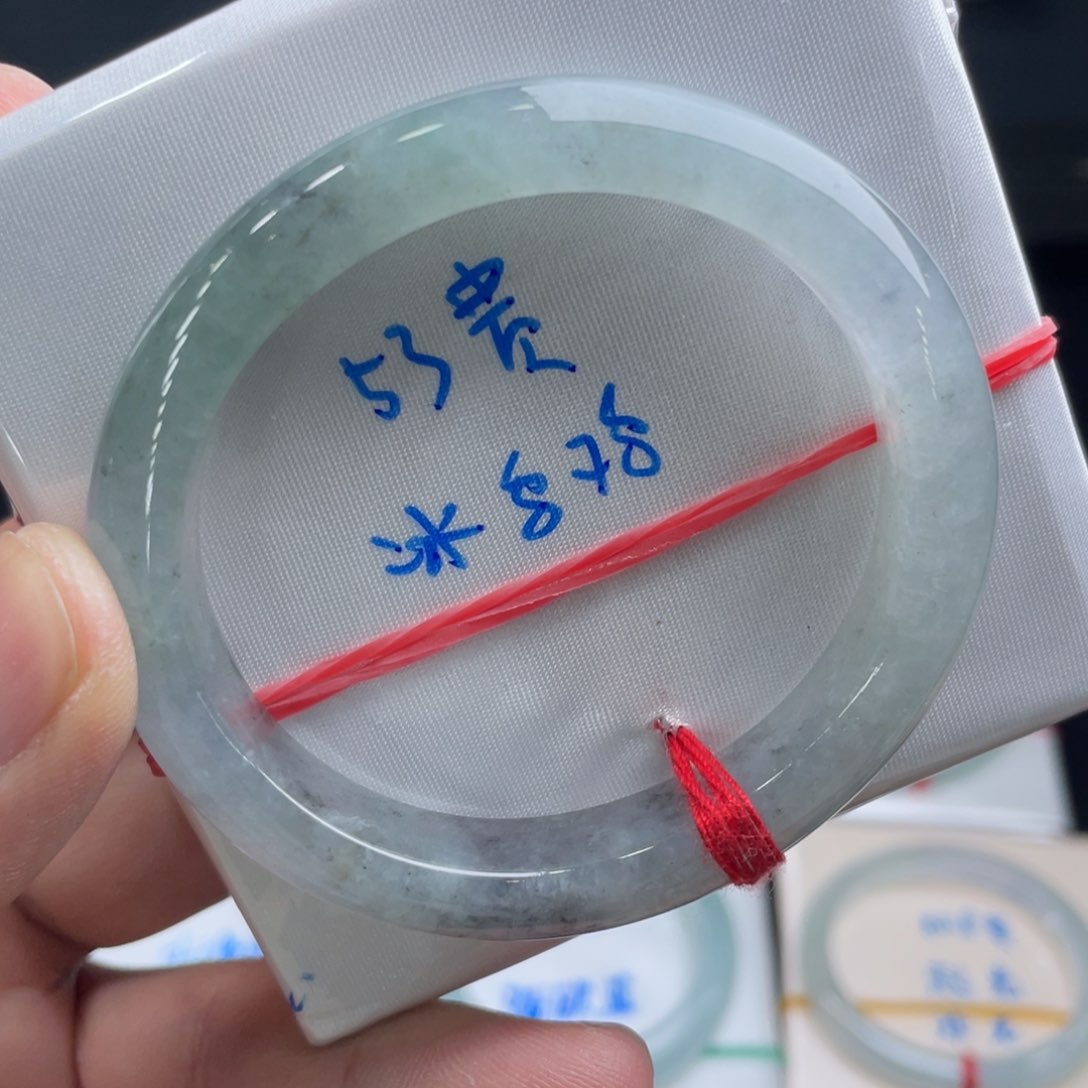 翡翠手镯未镶嵌翡翠手镯