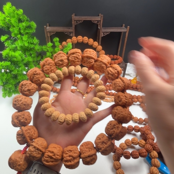 嘎***哈手串文玩核桃小核桃1