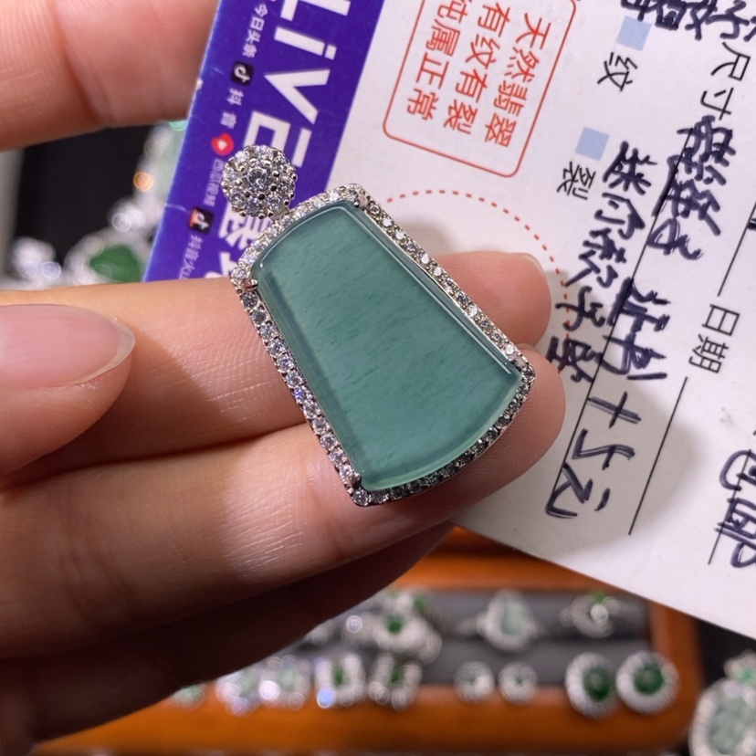 【闪购商品】翡翠颈饰未镶嵌天然