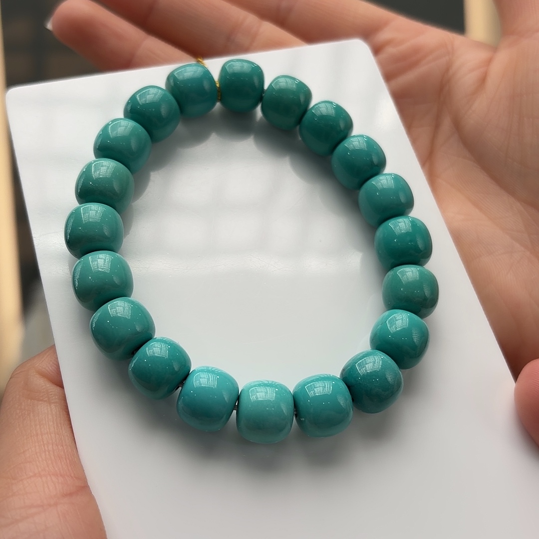 锦***嵘绿松石未镶嵌颈饰