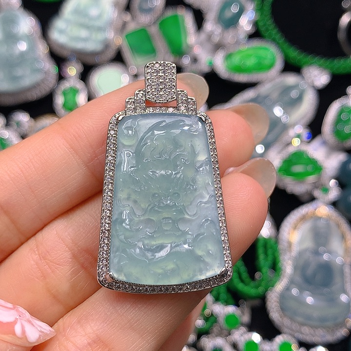 翡翠颈饰未镶嵌翡翠