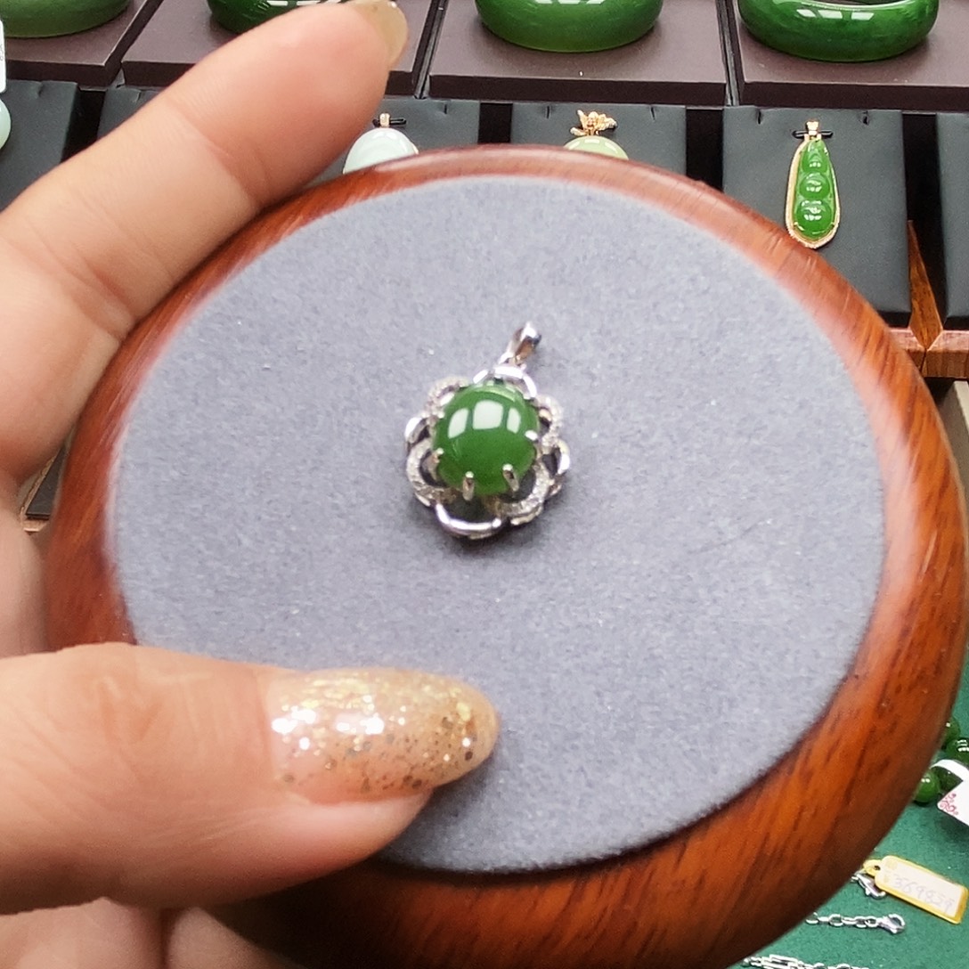 和田玉（碧玉）未镶嵌颈饰