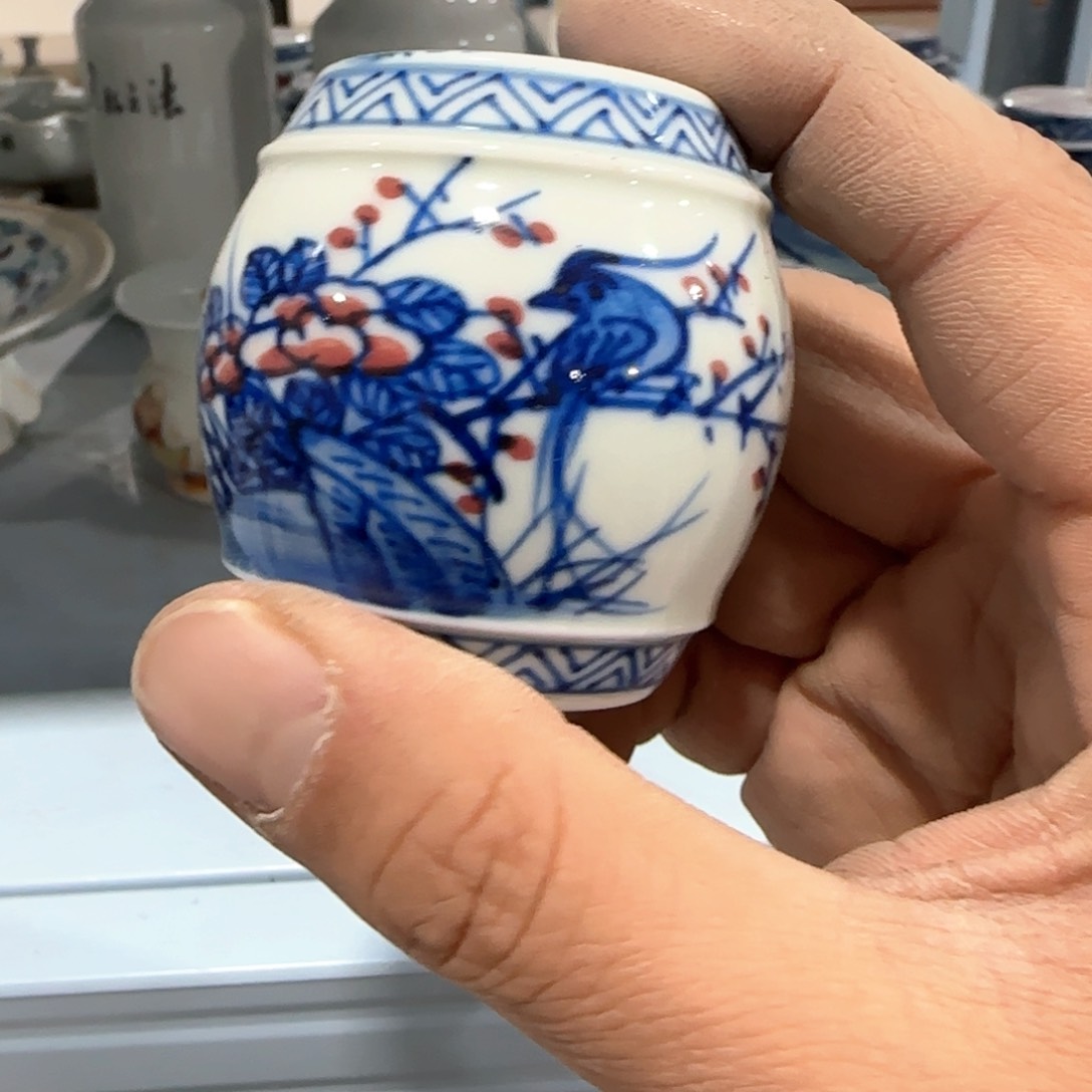 瓷片瓷器上还有两条长线上镌刻