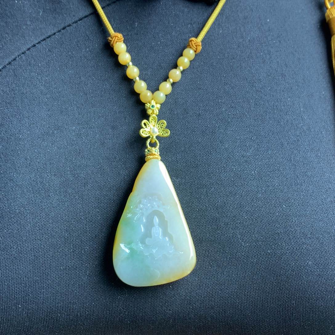 翡翠颈饰未镶嵌翡翠