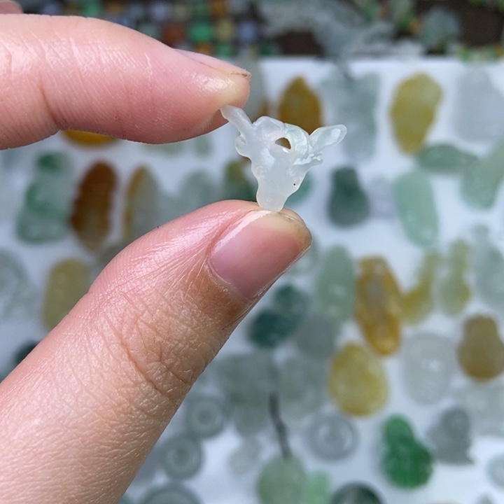 定制翡翠未镶嵌鹿头