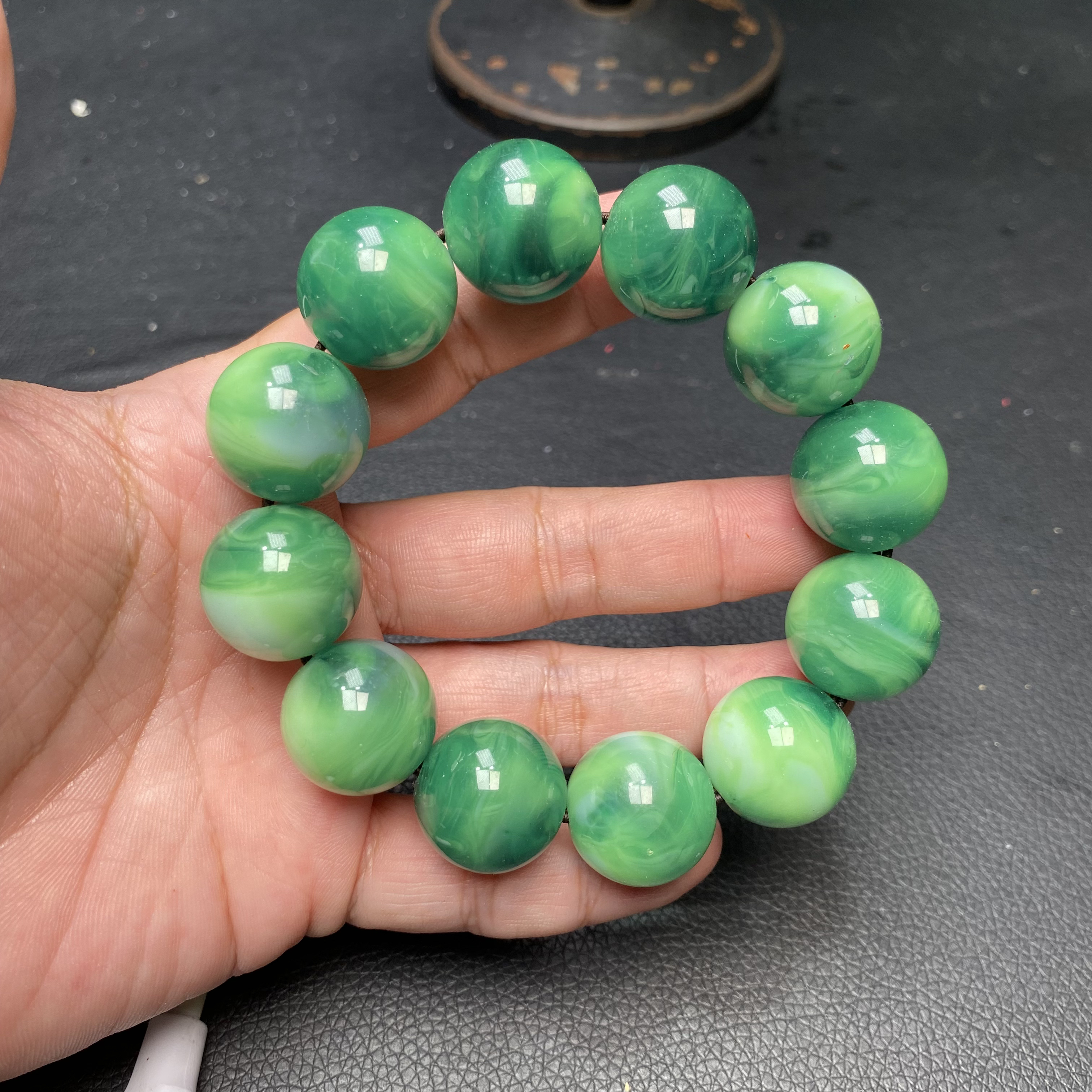 B27  卡20 果绿手串。 