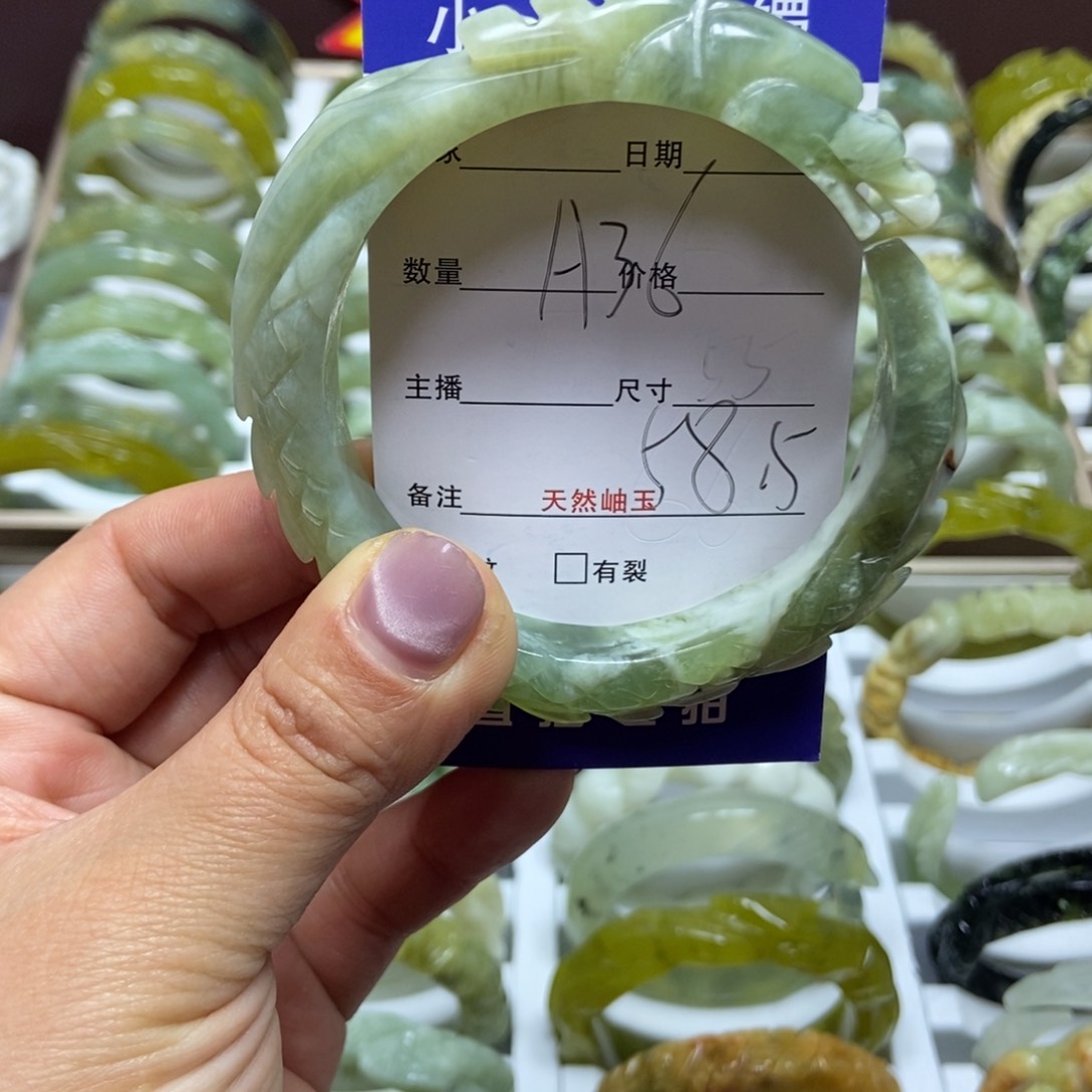 蛇纹石玉手镯未镶嵌