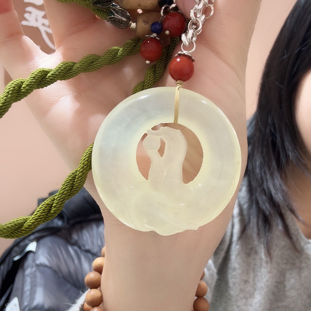 蛇纹石玉未镶嵌颈饰