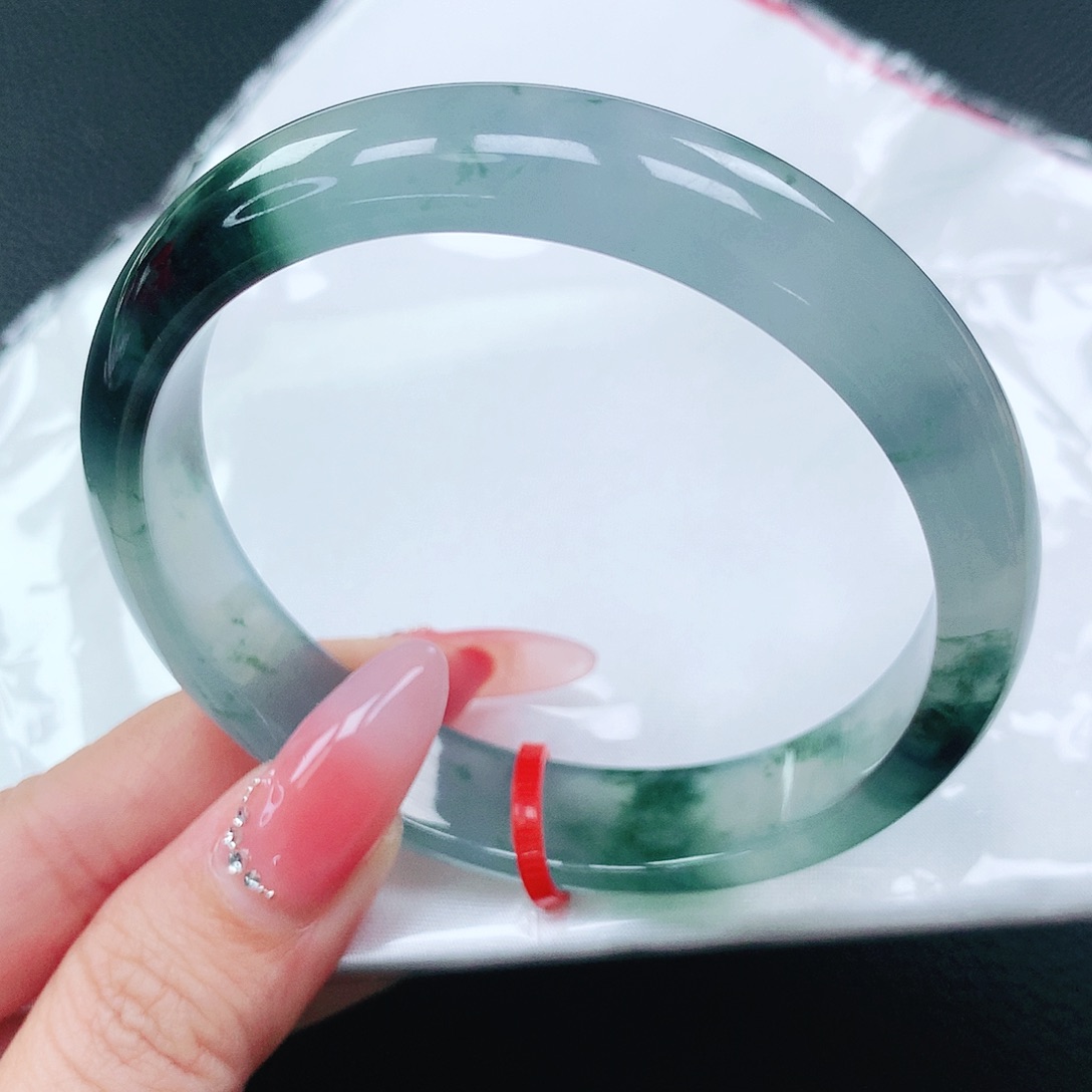 翡翠手镯未镶嵌60圈