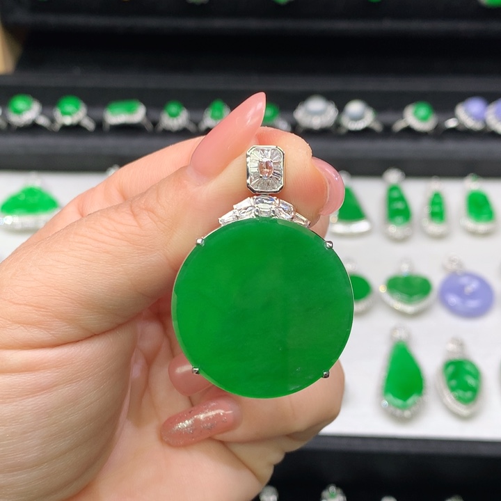 翡翠吊坠(不含链)18K金镶嵌M****倪