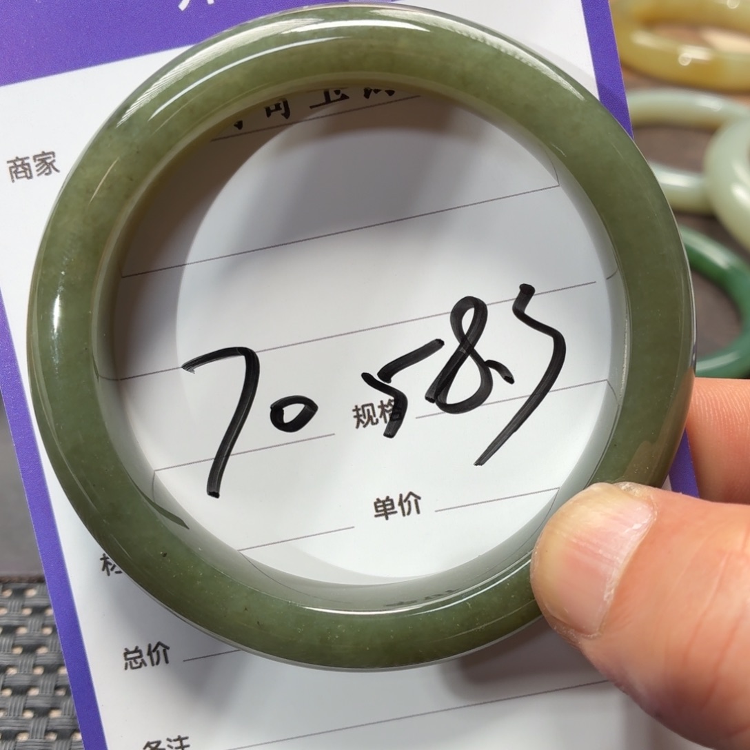 和田玉未镶嵌手镯