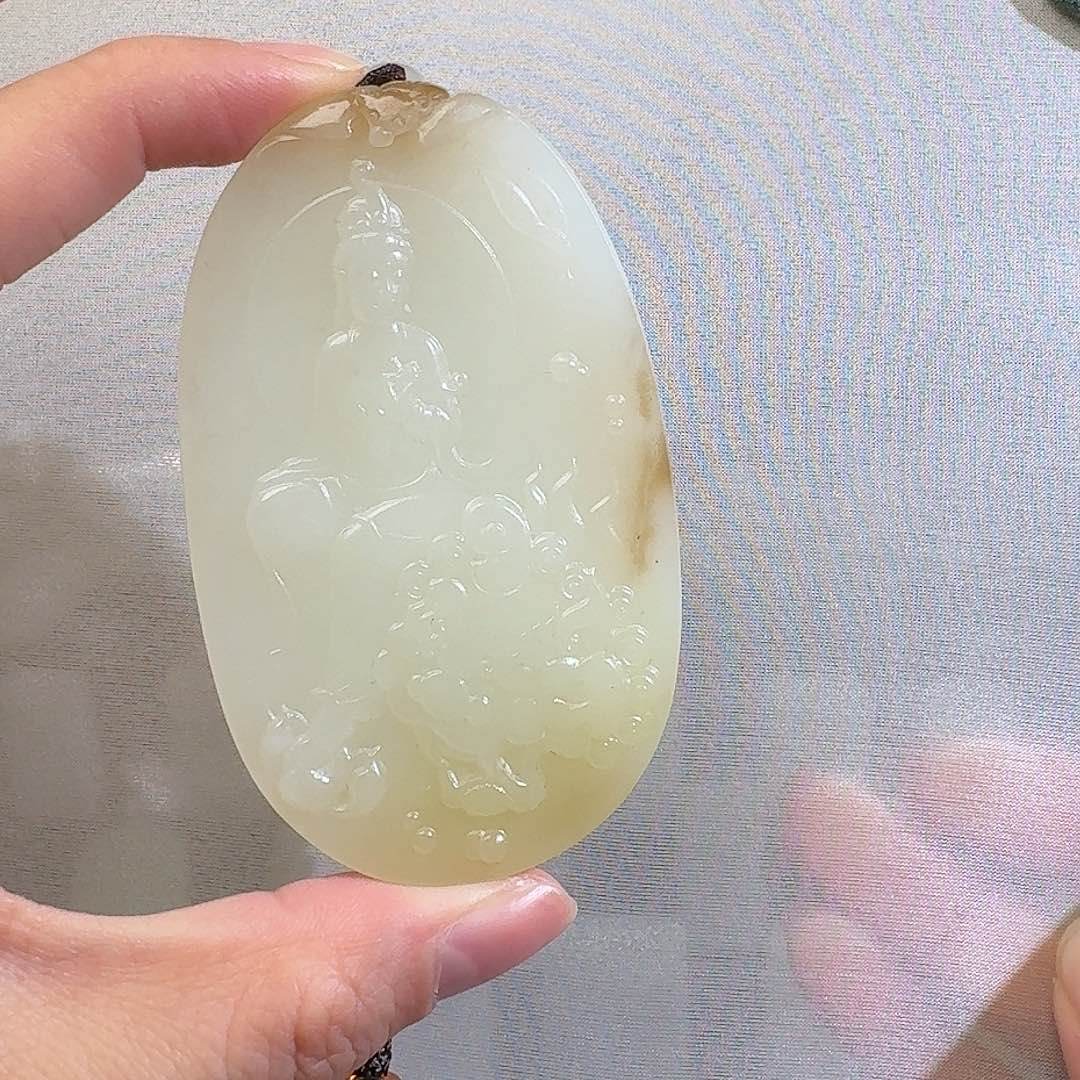 和田玉颈饰未镶嵌且末金山糖白66g