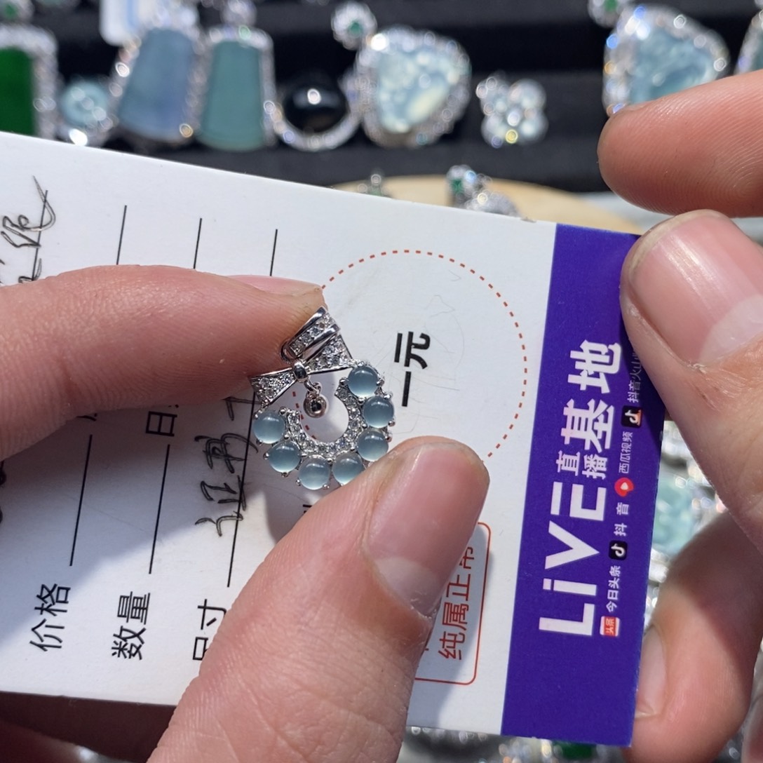 翡翠颈饰银S925镶嵌翡翠