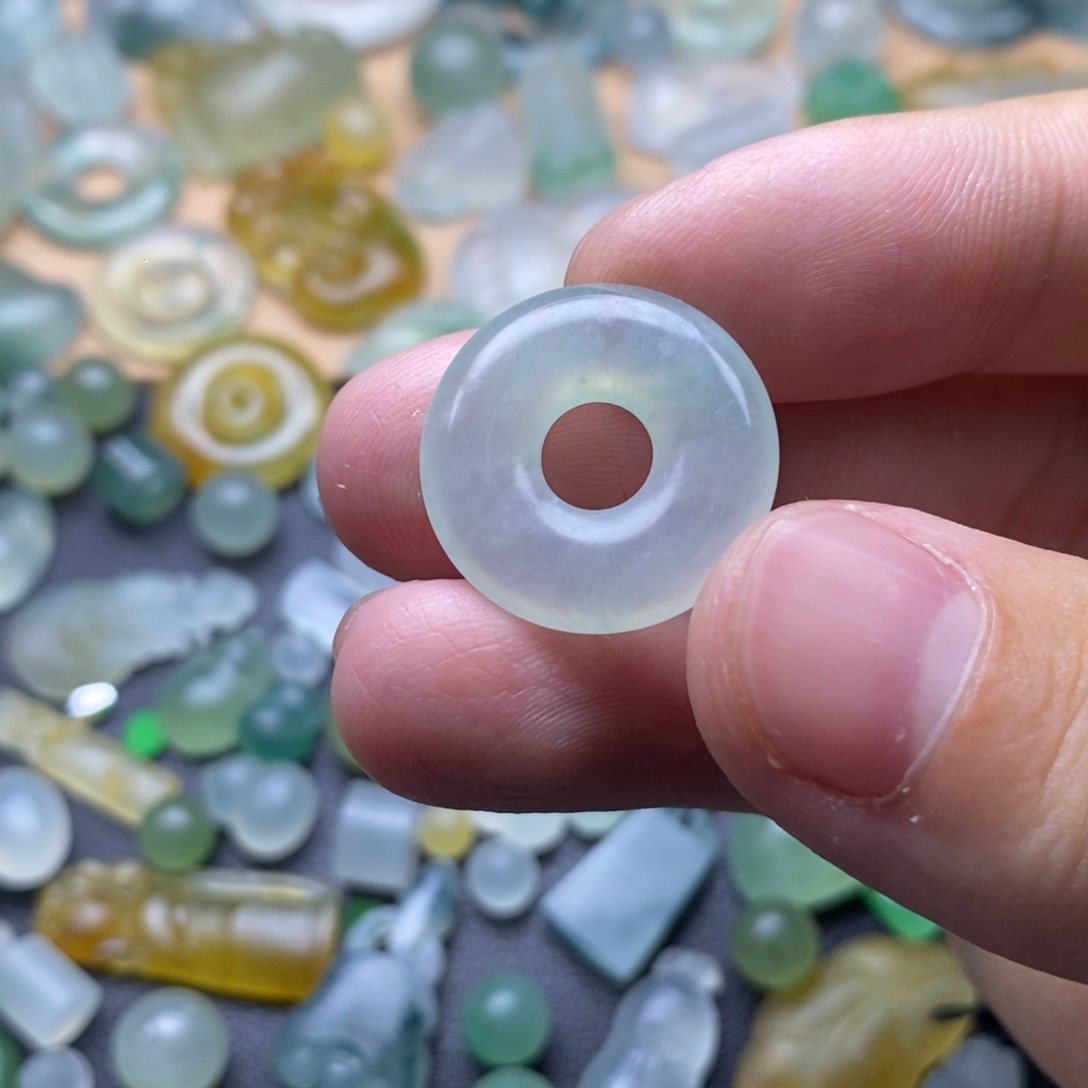 定制翡翠未镶嵌挂件