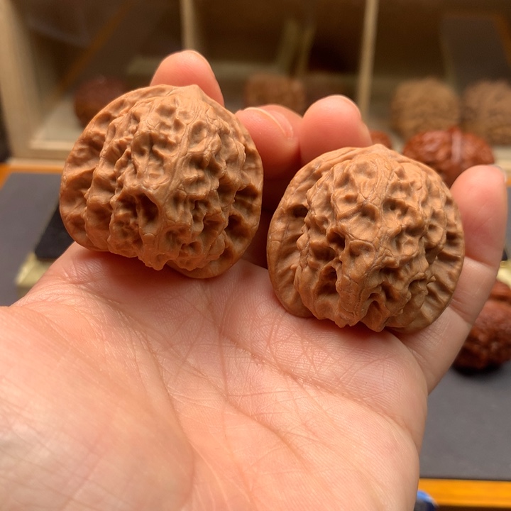 文玩核桃吊坠野狼