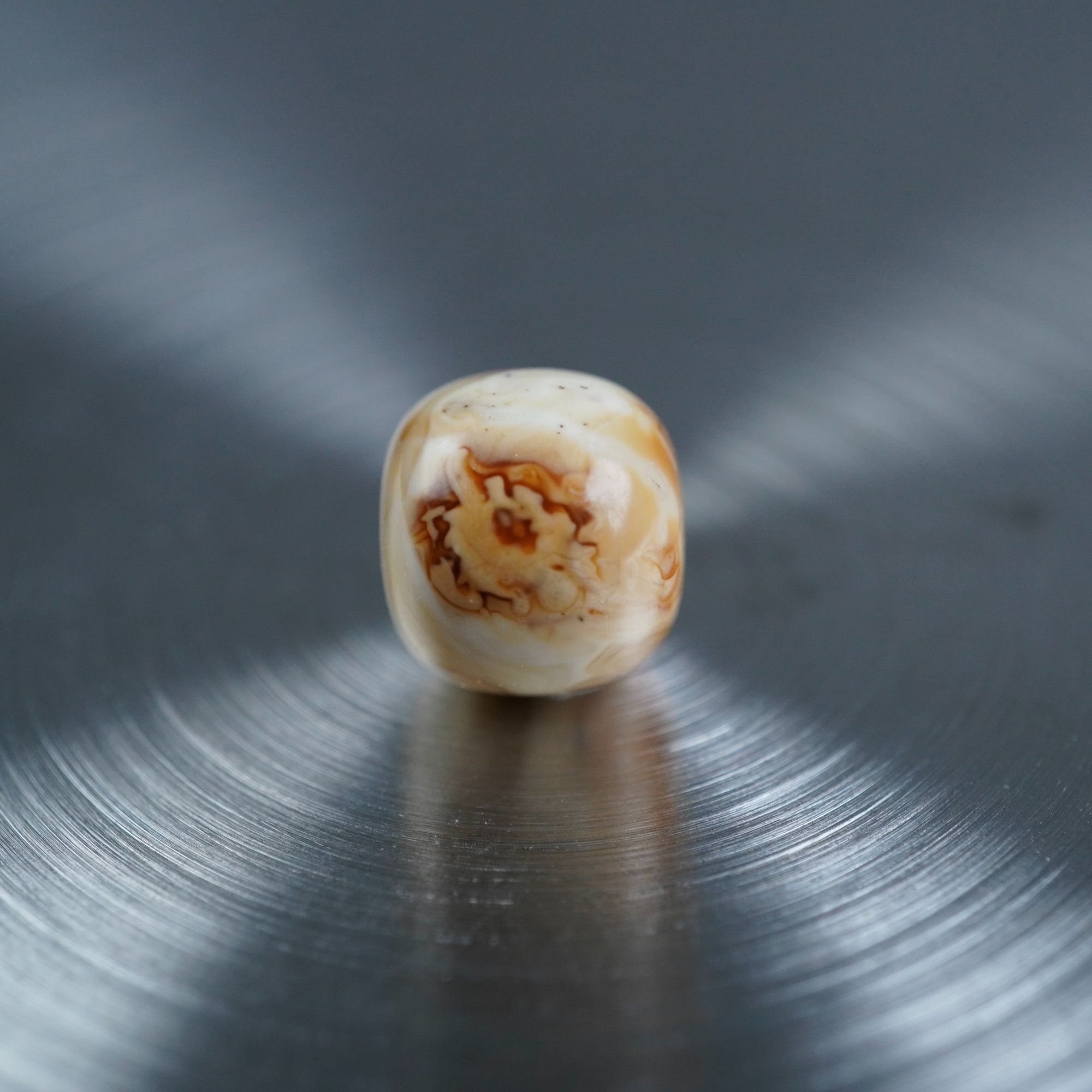 特惠款沁色妖花老型有瑕疵包裹尺寸9.4*8.6mm琥珀蜜蜡文玩搭配