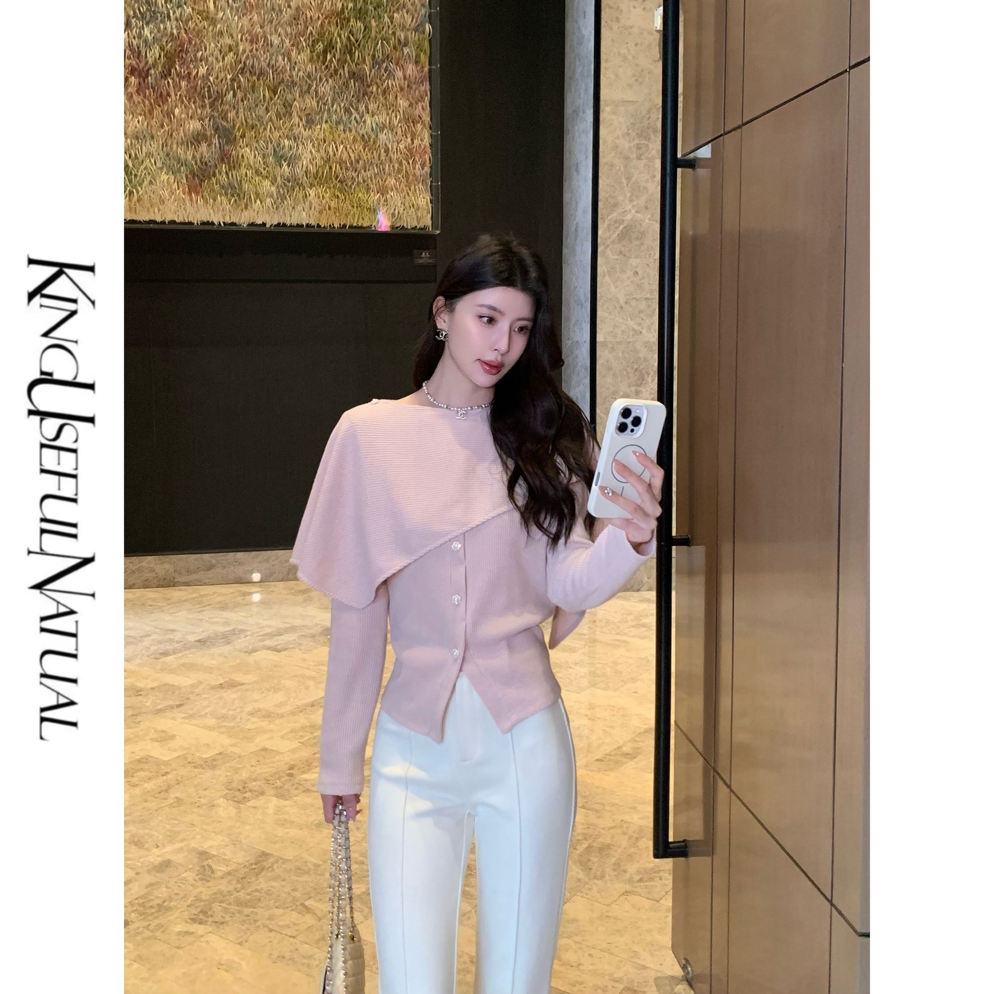 KUN【苏幕遮】版型特别 花朵装饰扣披肩式粉色针织秋冬内搭上衣