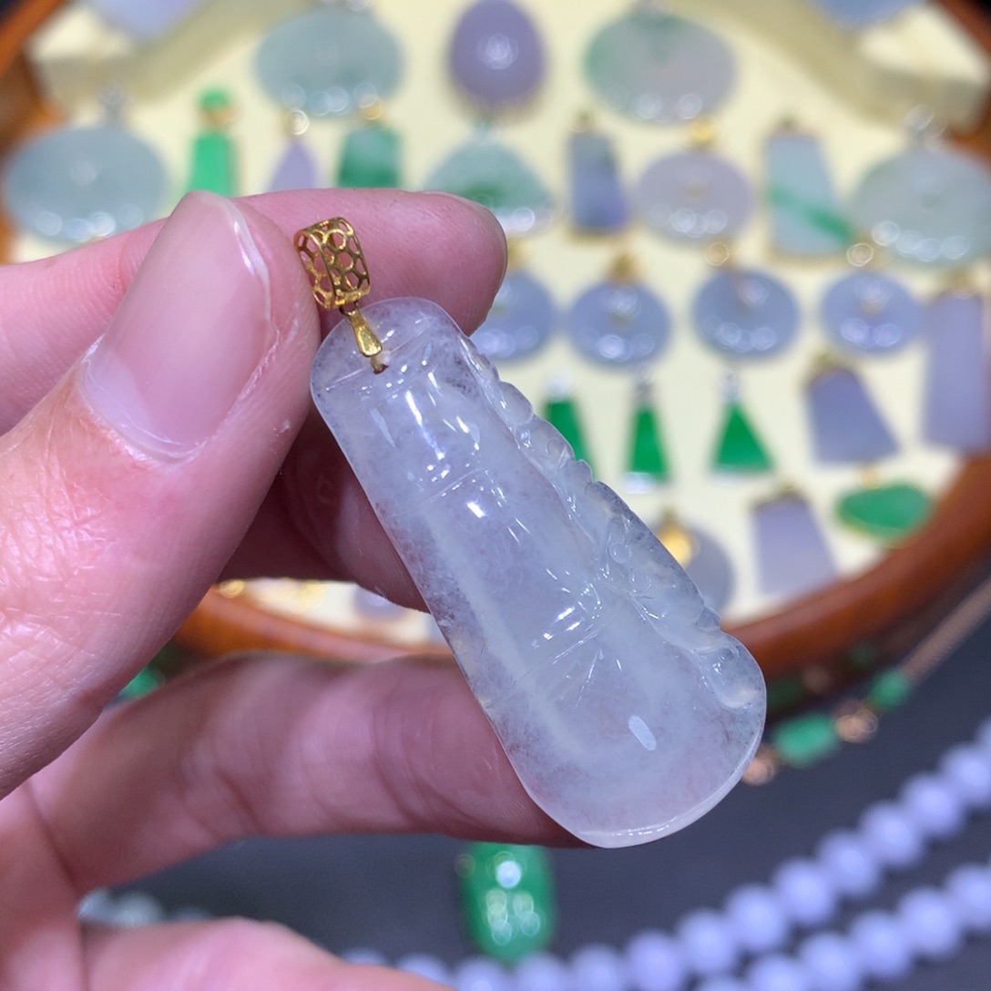 翡翠吊坠(不含链)18K金镶嵌