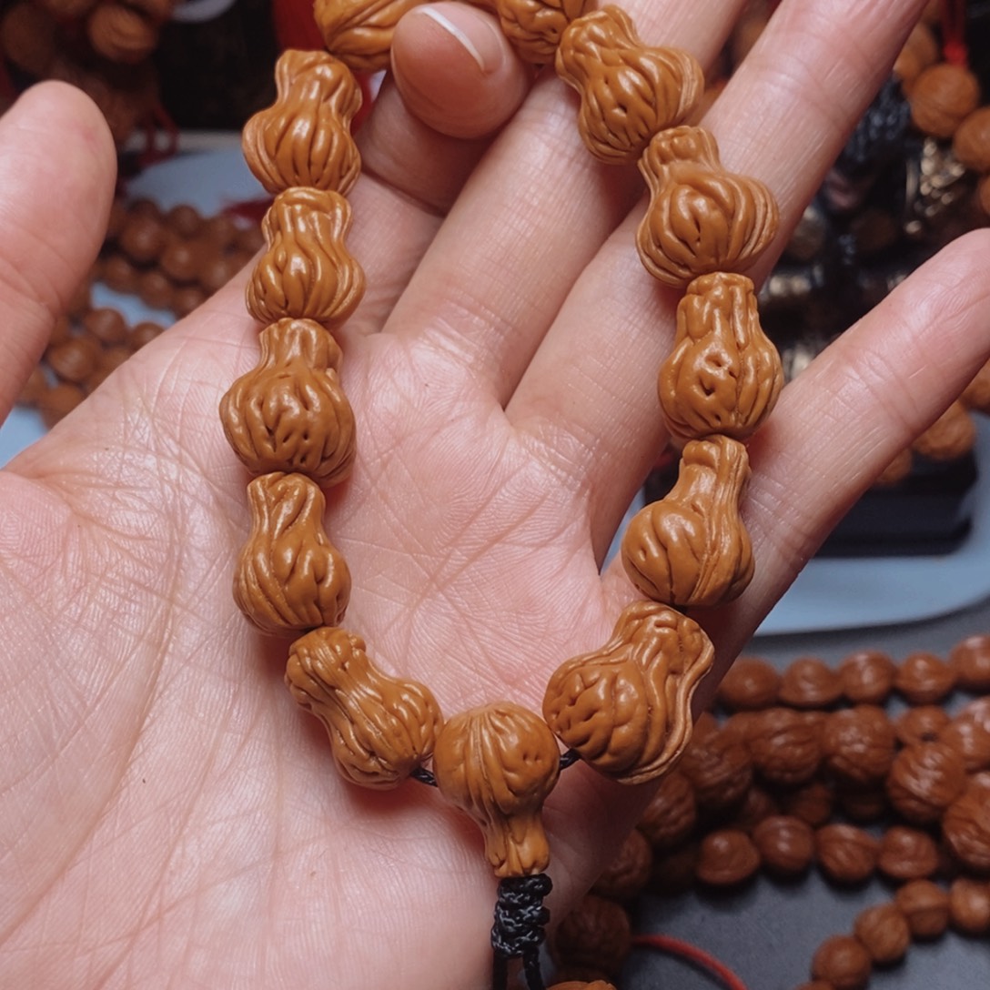 桃核吊坠桃枭手持1