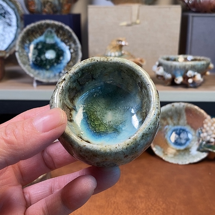 瓷片我们的确是一个人的