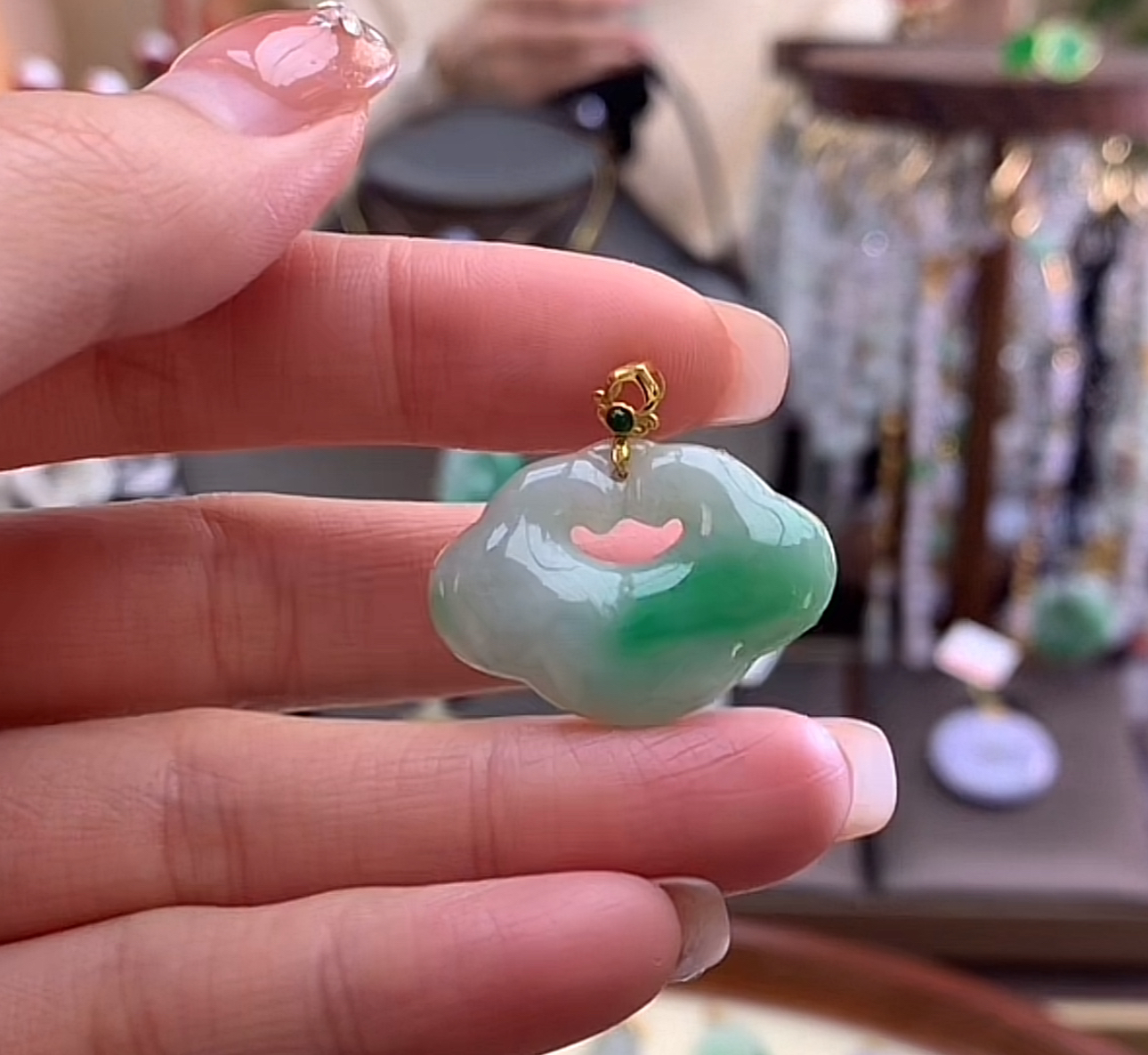 天然a货翡翠吊坠