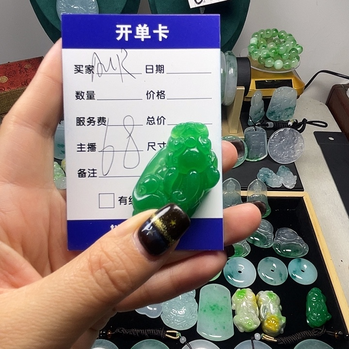 A***A翡翠未镶嵌颈饰貔貅