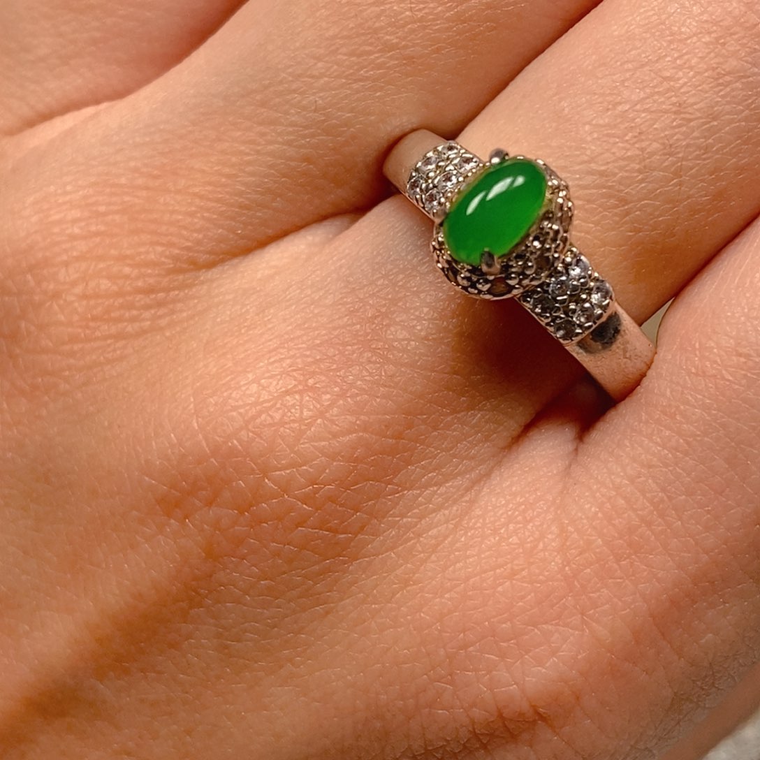 翡翠戒指未镶嵌绿蛋面