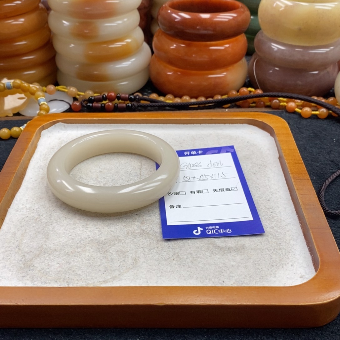 G***l石英岩玉未镶嵌手镯（圆镯）