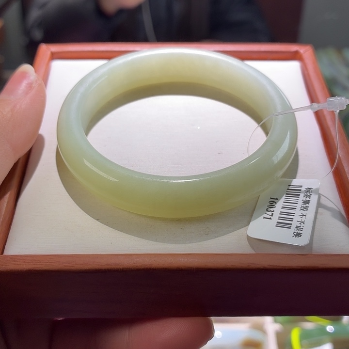 和田玉未镶嵌手镯3 55.56