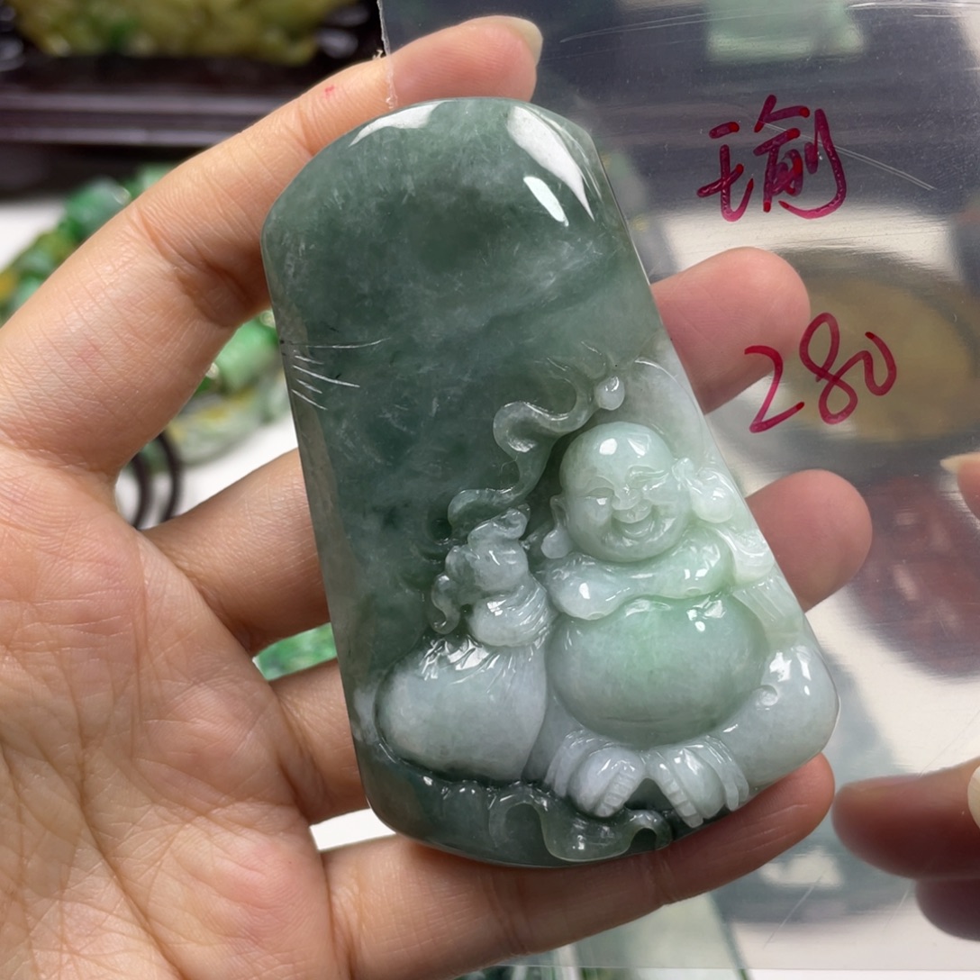 瑜****翡翠未镶嵌颈饰牌子