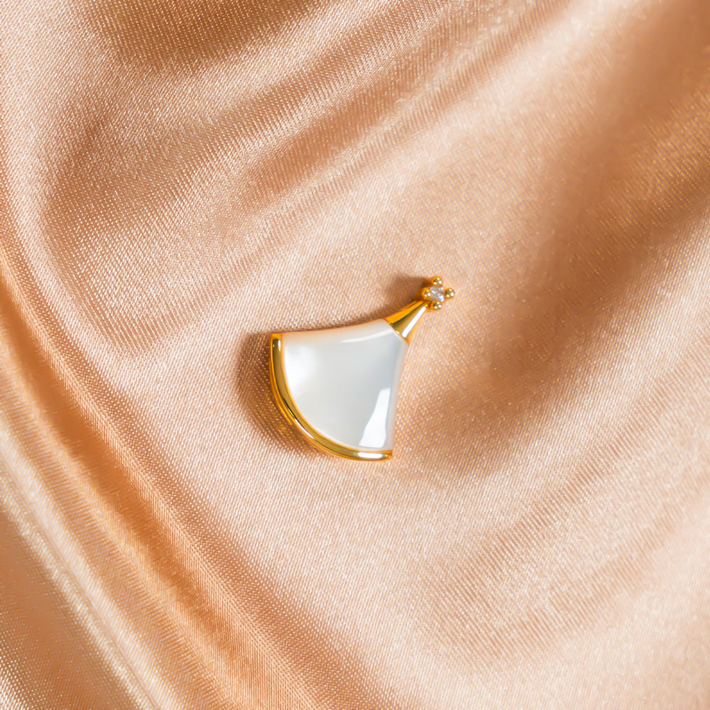 吊坠 大裙子 白贝母裙子吊坠18k金镶嵌k黄k枚经典美丽