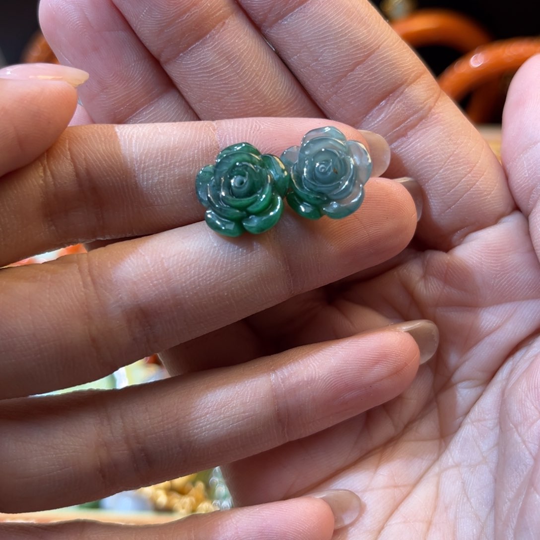 翡翠未镶嵌颈饰待编织