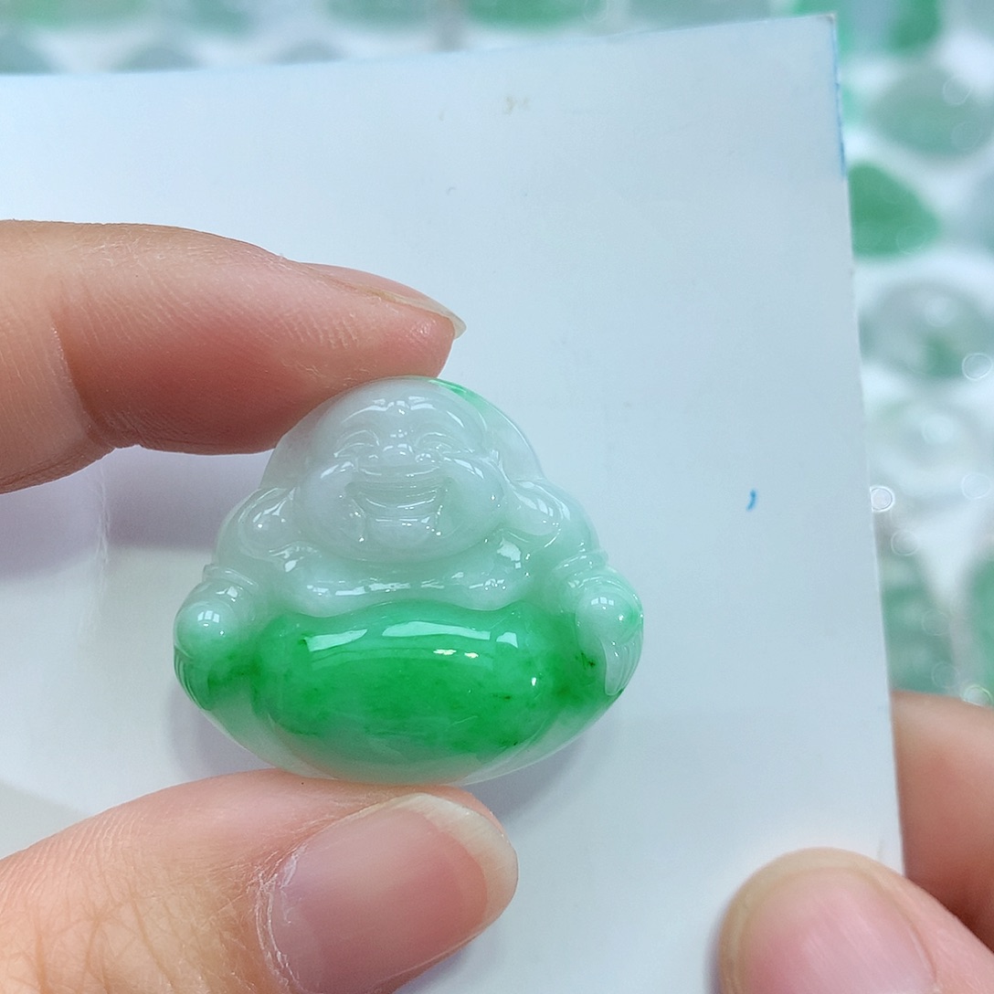 翡翠颈饰未镶嵌佛