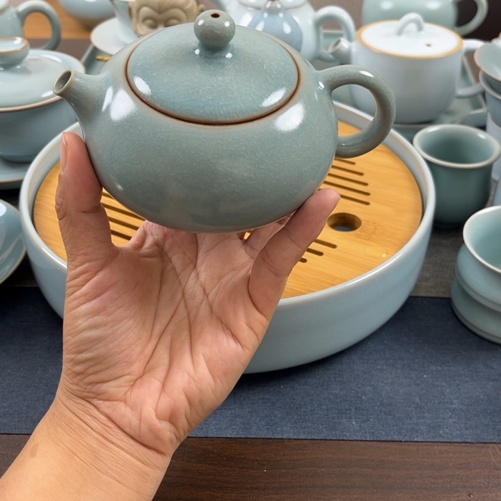 杯日***峰冰片壶是在烧的开水下一步