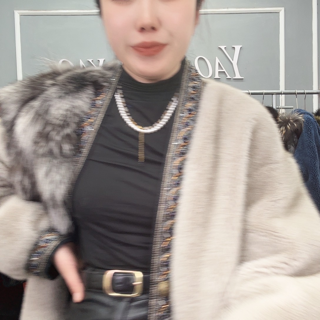 姚小妖家高端皮草