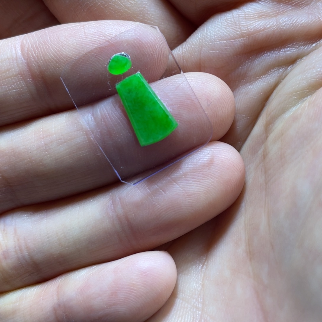 翡翠未镶嵌颈饰无事牌