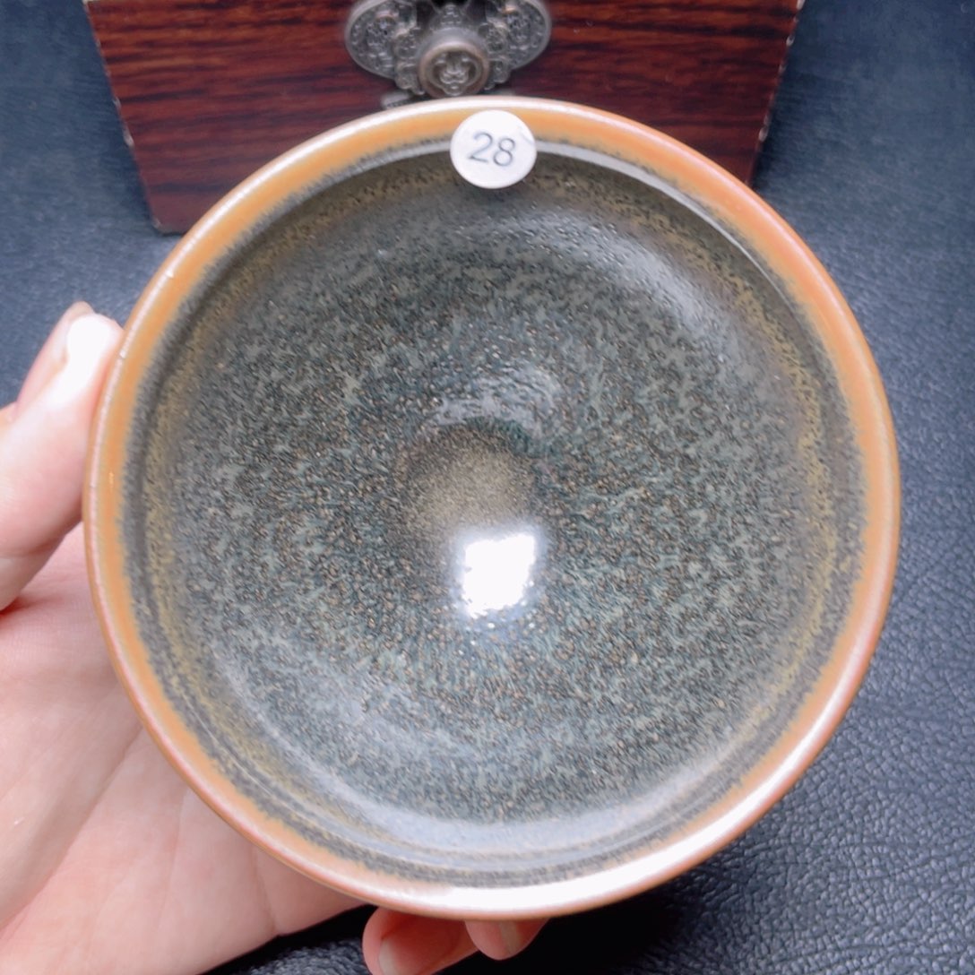 茶盏滴滴答答地流淌