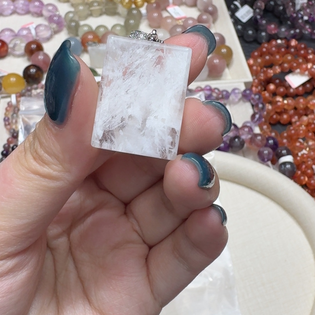 爱***桃合金颈饰水晶雪花幽灵吊坠赠链子