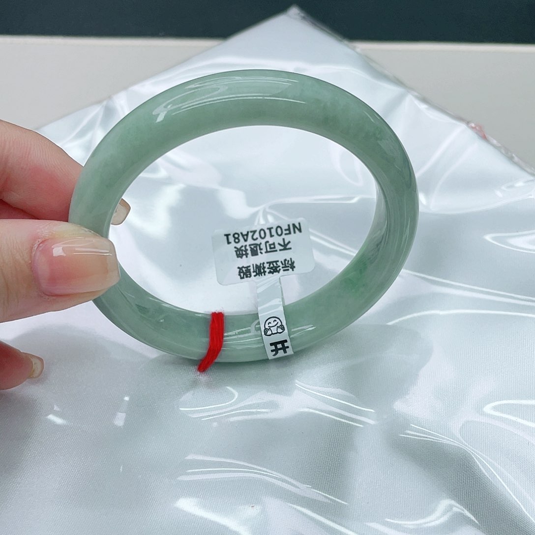 翡翠手镯未镶嵌正58.5