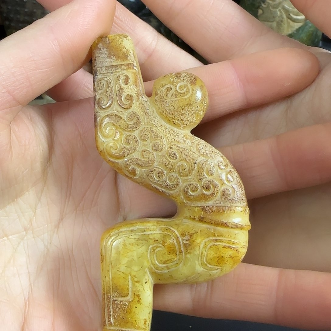 透闪石质玉挂件未镶嵌