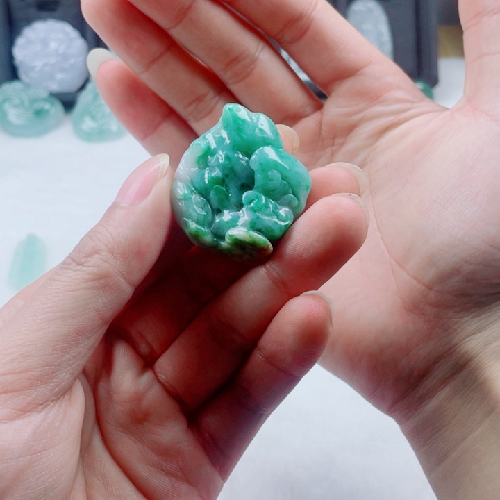 翡翠颈饰未镶嵌翡翠