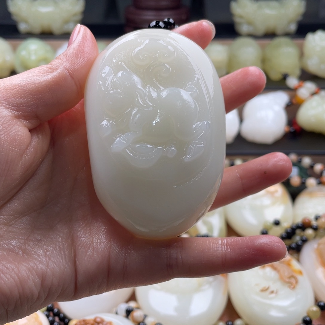 林***石材天然古青石手把件