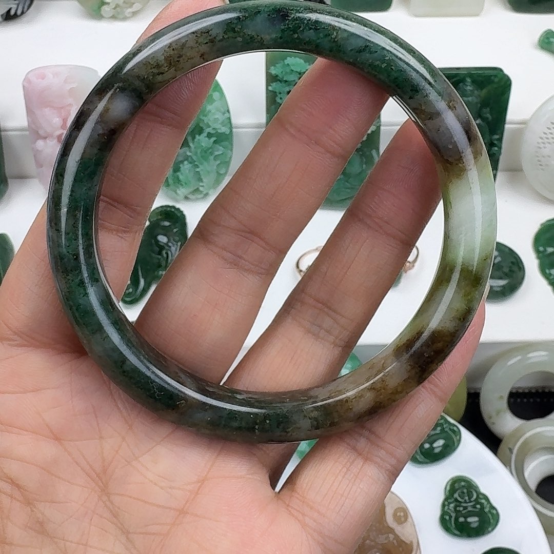 独山玉未镶嵌颈饰