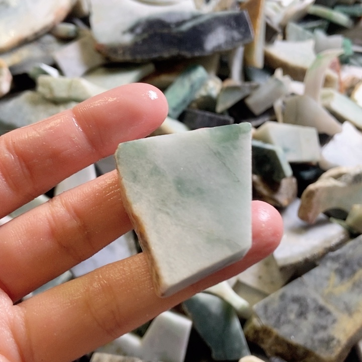 翡翠颈饰未镶嵌天然翡翠